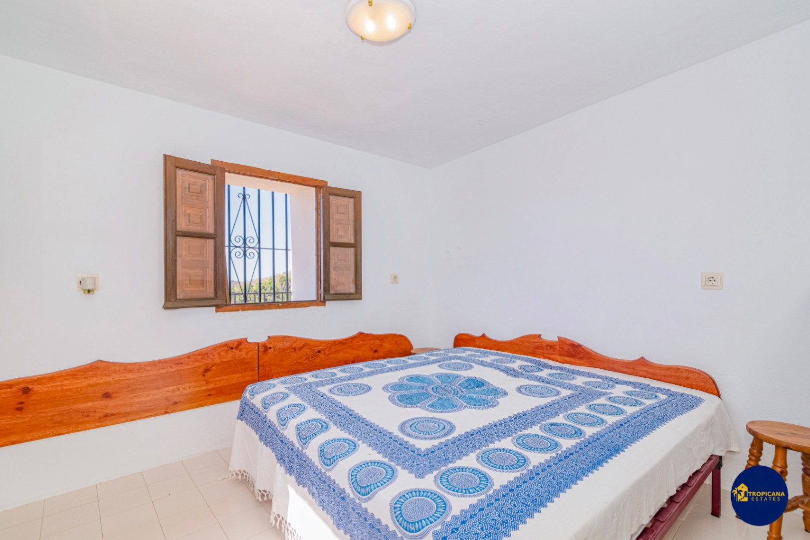 Cortijo en venta en Gelibra con impresionantes vistas al mar y la montaña