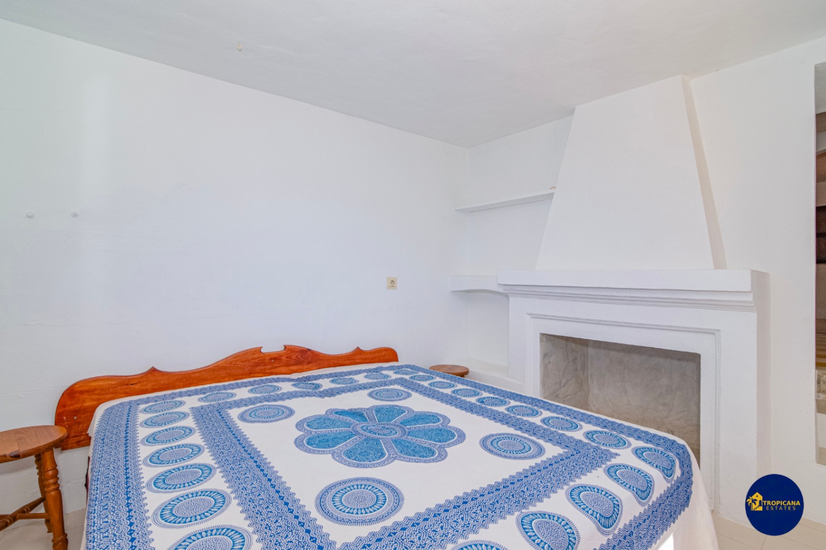 Cortijo en venta en Gelibra con impresionantes vistas al mar y la montaña