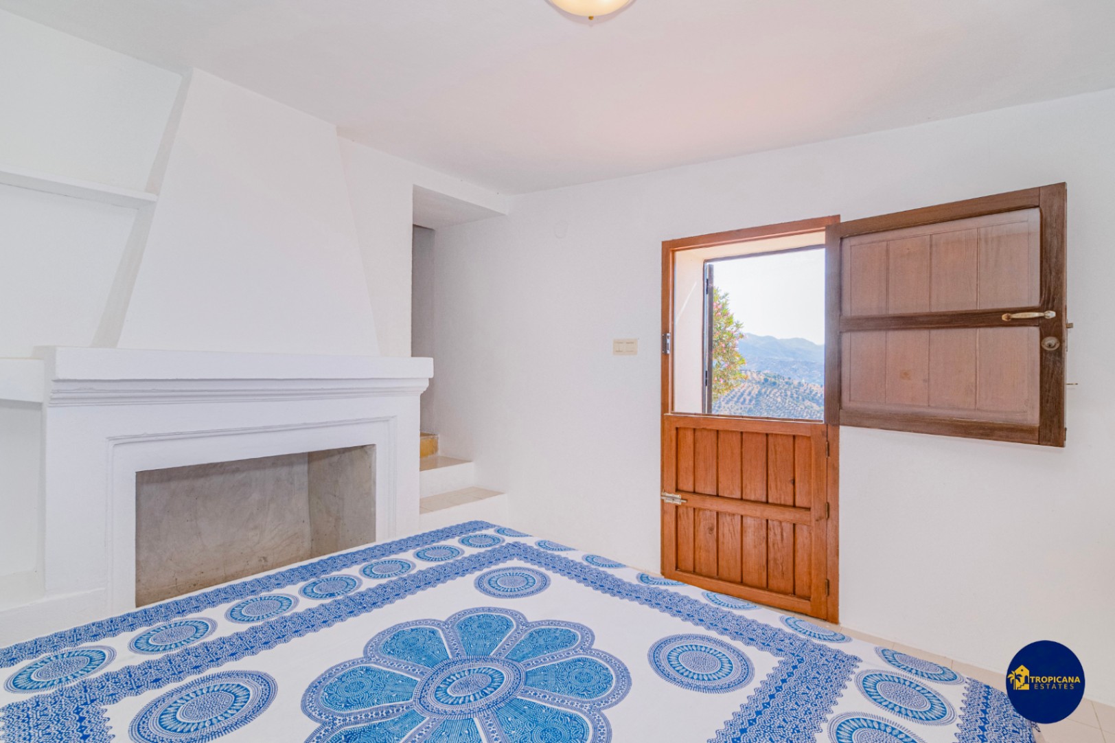 Cortijo en venta en Gelibra con impresionantes vistas al mar y la montaña
