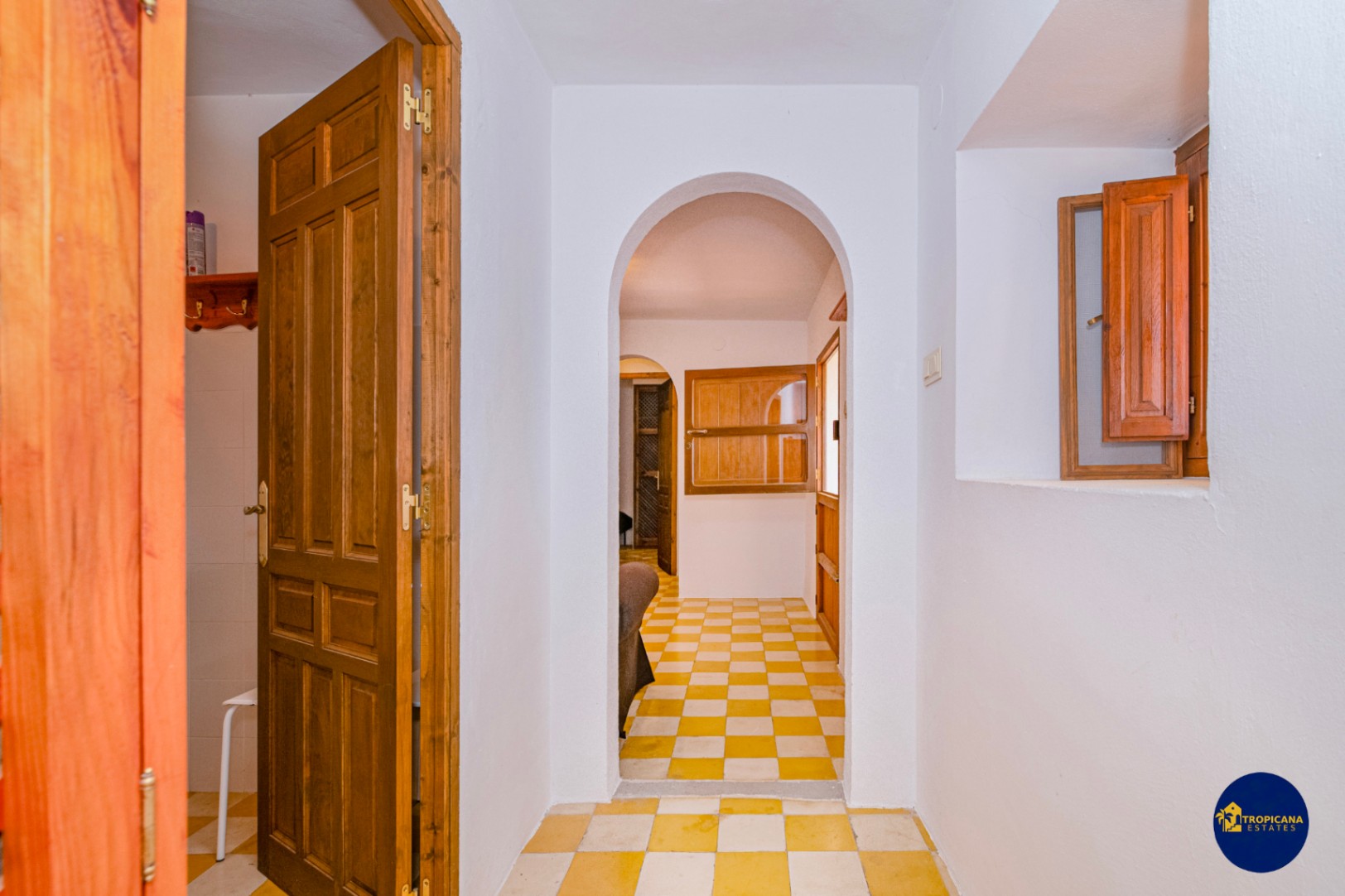 Cortijo en venta en Gelibra con impresionantes vistas al mar y la montaña