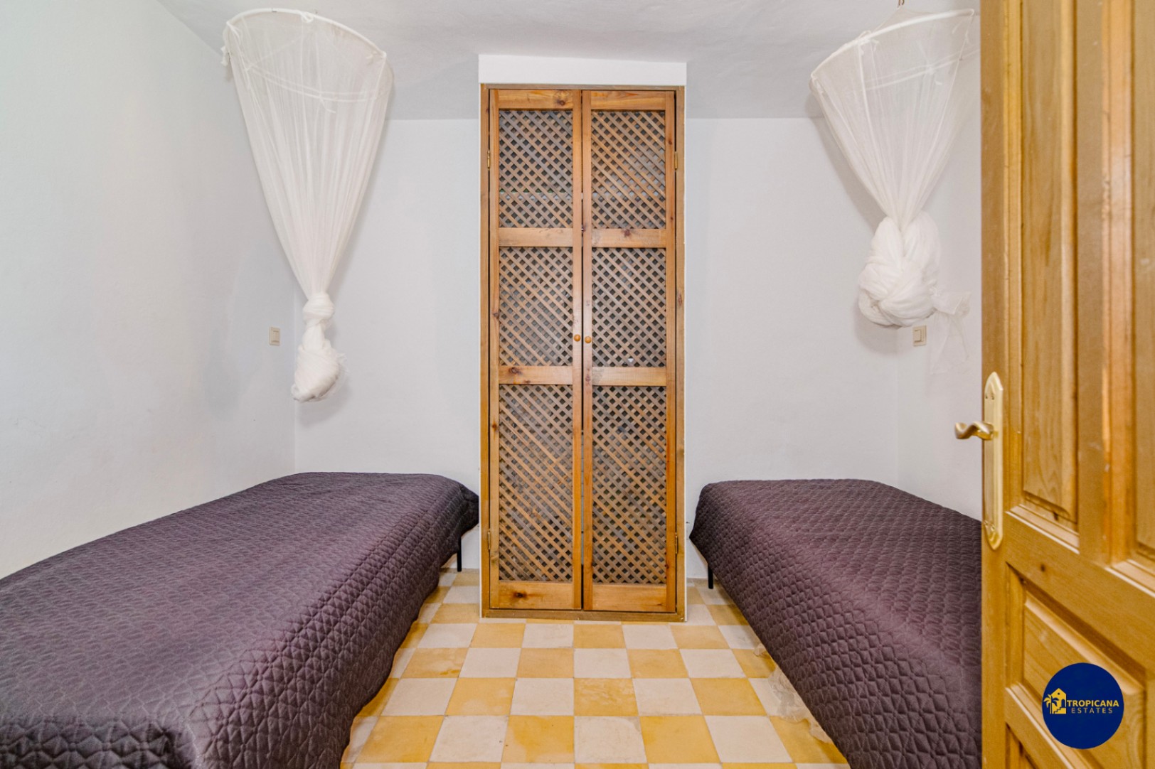 Cortijo en venta en Gelibra con impresionantes vistas al mar y la montaña