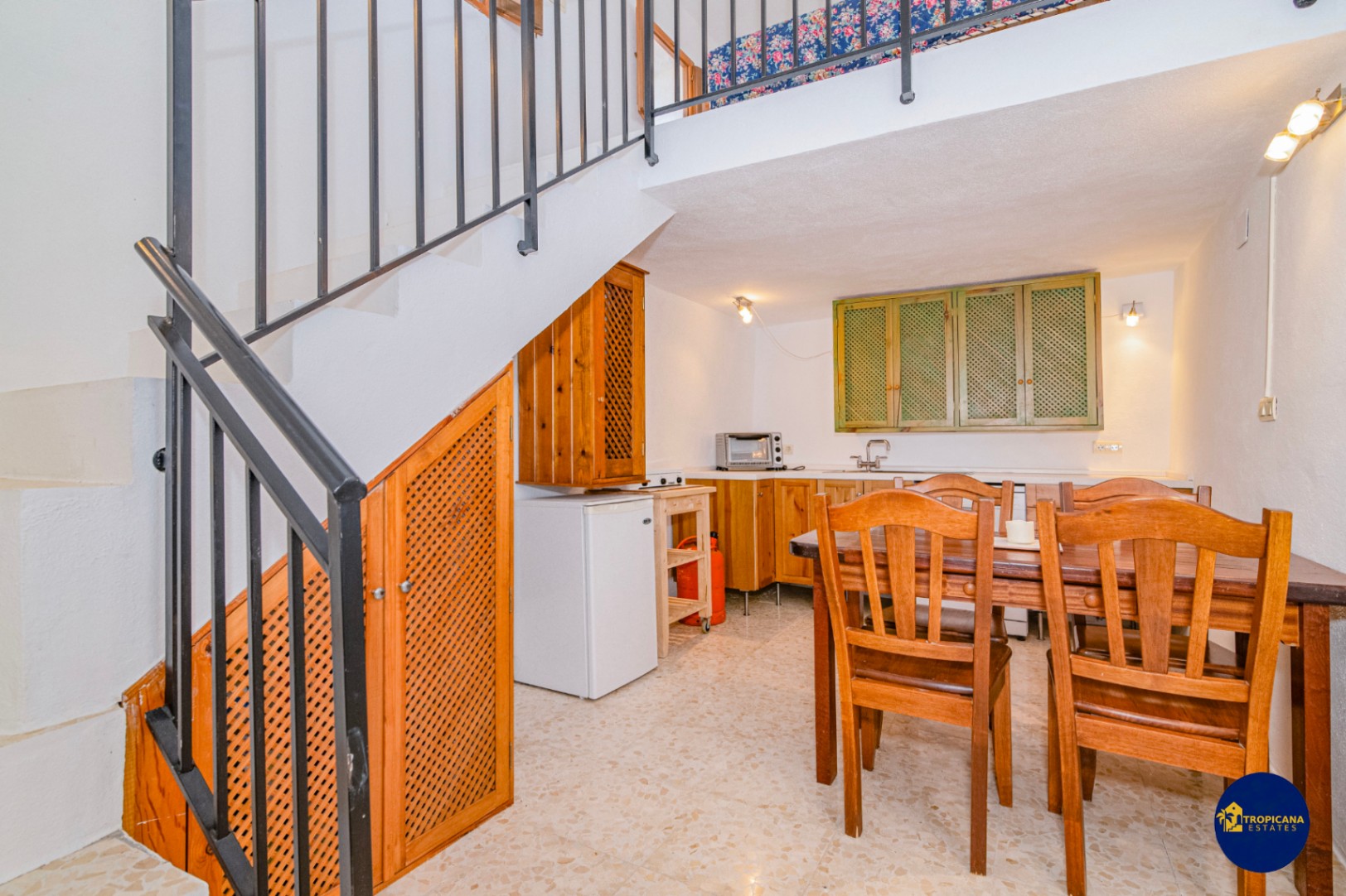 Cortijo en venta en Gelibra con impresionantes vistas al mar y la montaña