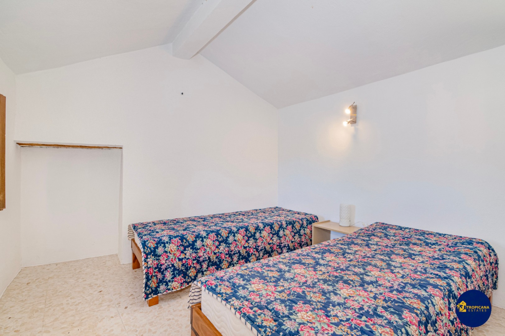 Cortijo en venta en Gelibra con impresionantes vistas al mar y la montaña