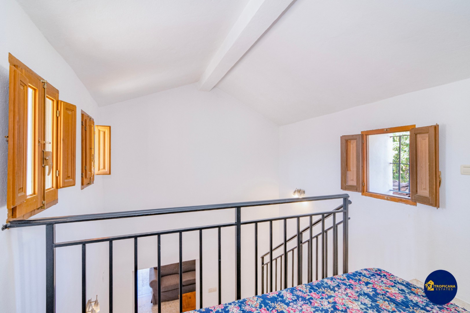 Cortijo en venta en Gelibra con impresionantes vistas al mar y la montaña