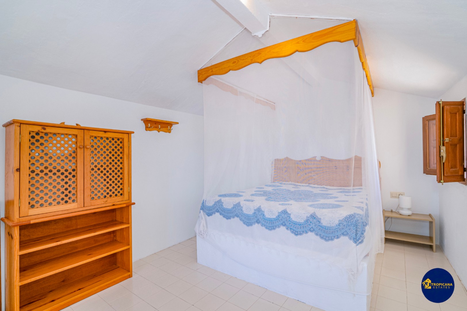 Cortijo en venta en Gelibra con impresionantes vistas al mar y la montaña