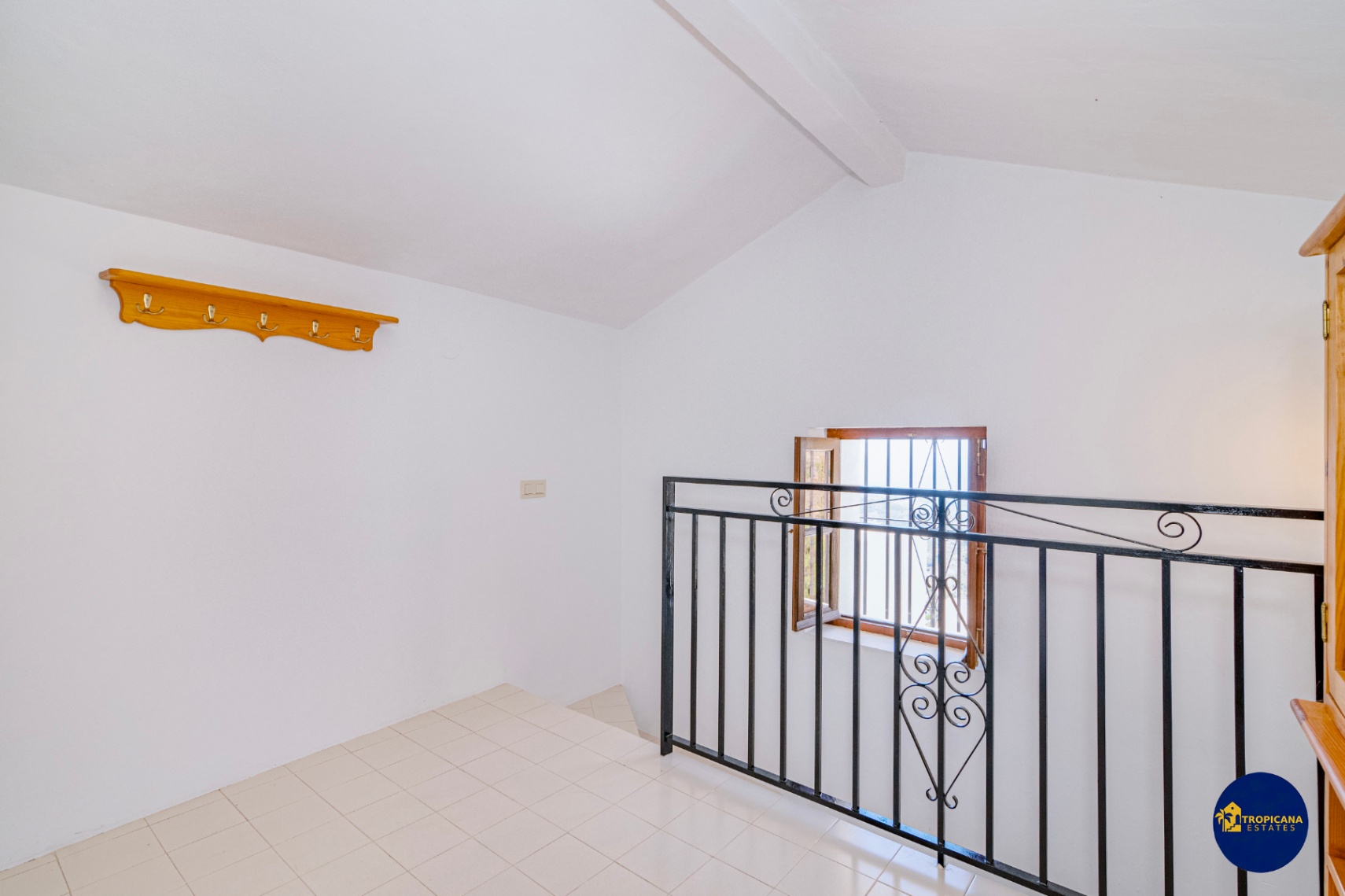 Cortijo en venta en Gelibra con impresionantes vistas al mar y la montaña