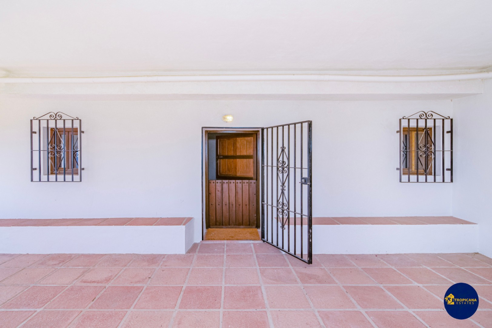 Cortijo en venta en Gelibra con impresionantes vistas al mar y la montaña