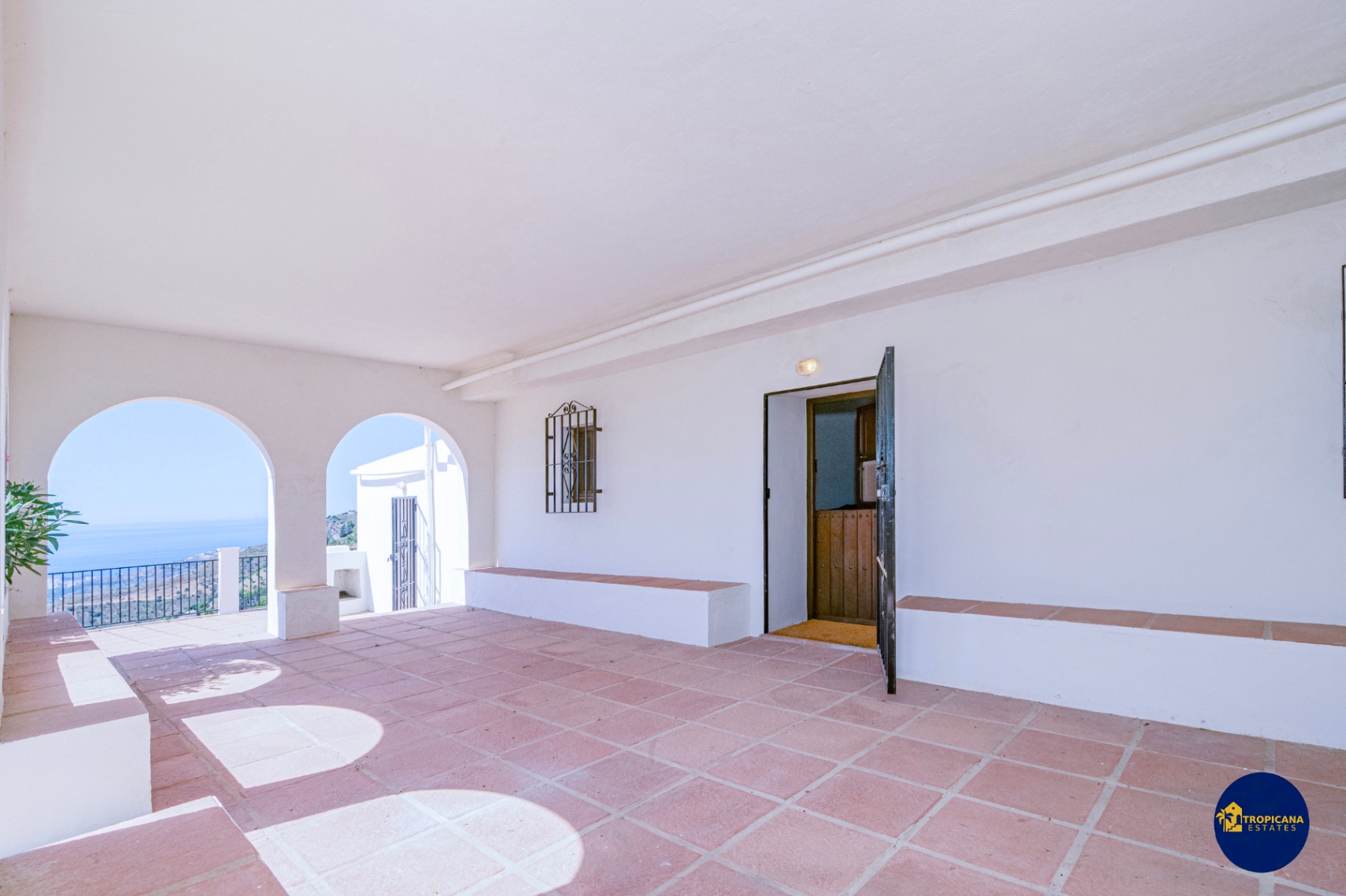 Cortijo en venta en Gelibra con impresionantes vistas al mar y la montaña
