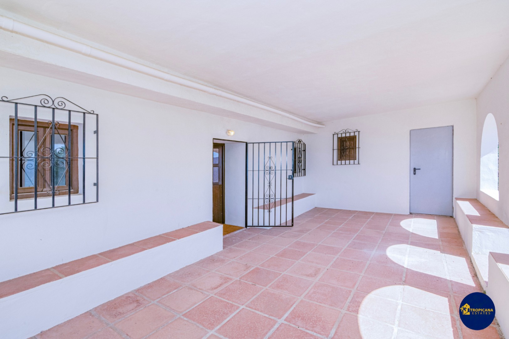 Cortijo en venta en Gelibra con impresionantes vistas al mar y la montaña