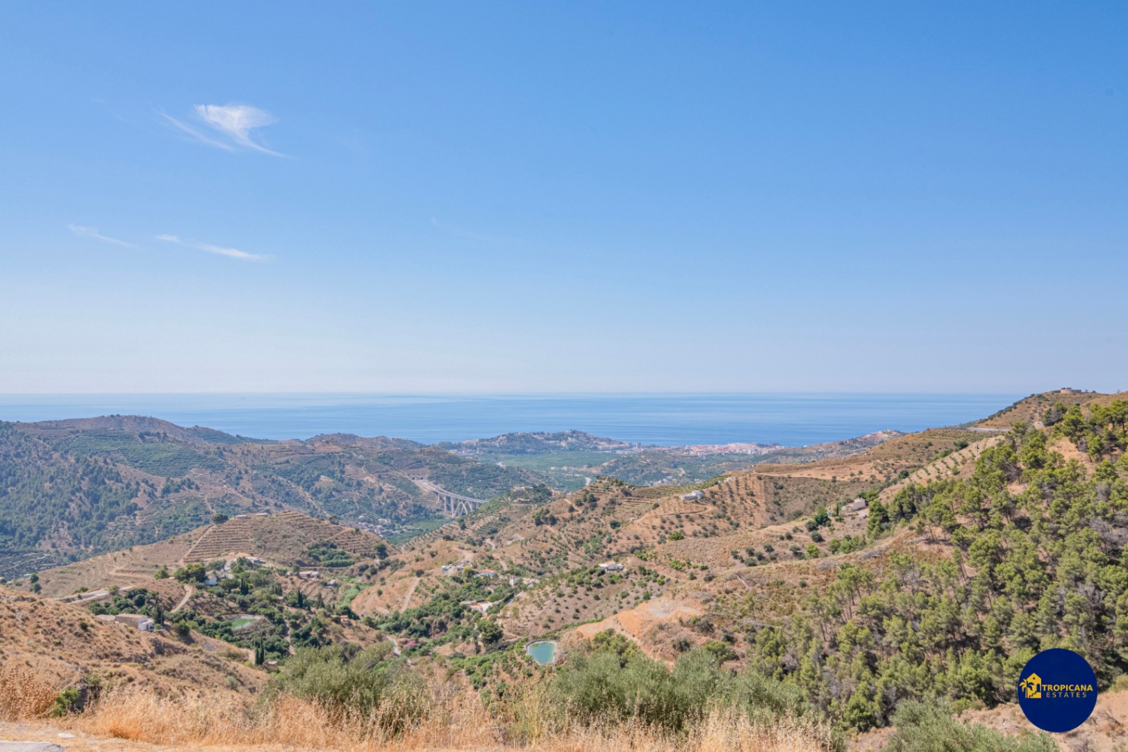 Cortijo en venta en Gelibra con impresionantes vistas al mar y la montaña