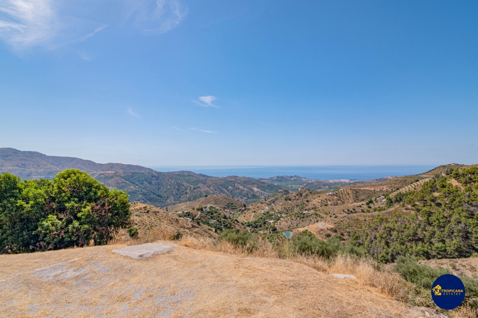 Cortijo en venta en Gelibra con impresionantes vistas al mar y la montaña
