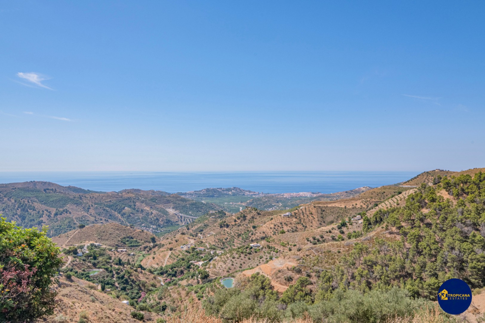Cortijo en venta en Gelibra con impresionantes vistas al mar y la montaña