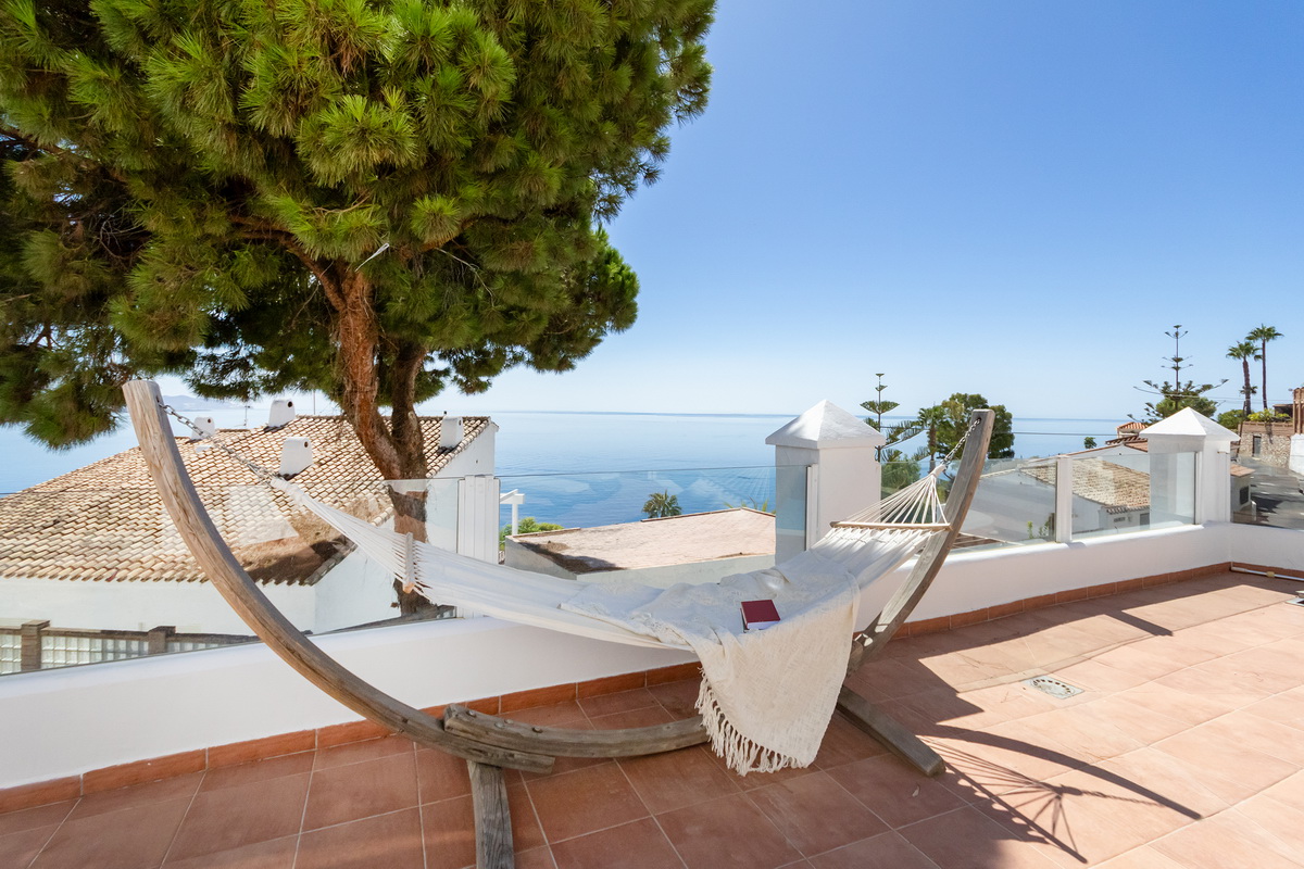 Chalet en venta con piscina en Almuñécar, Los Pinos