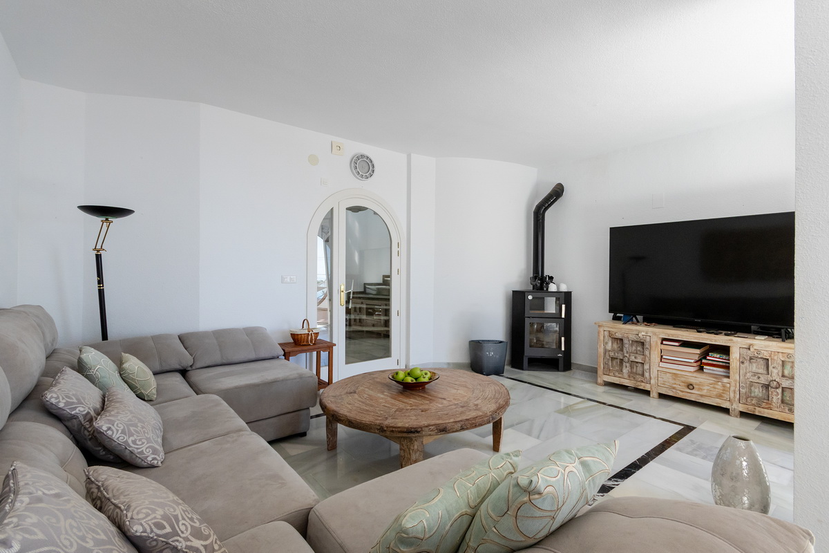 Chalet en venta con piscina en Almuñécar, Los Pinos