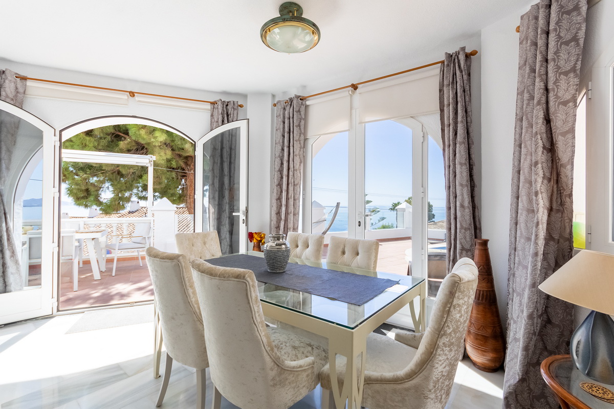 Chalet en venta con piscina en Almuñécar, Los Pinos