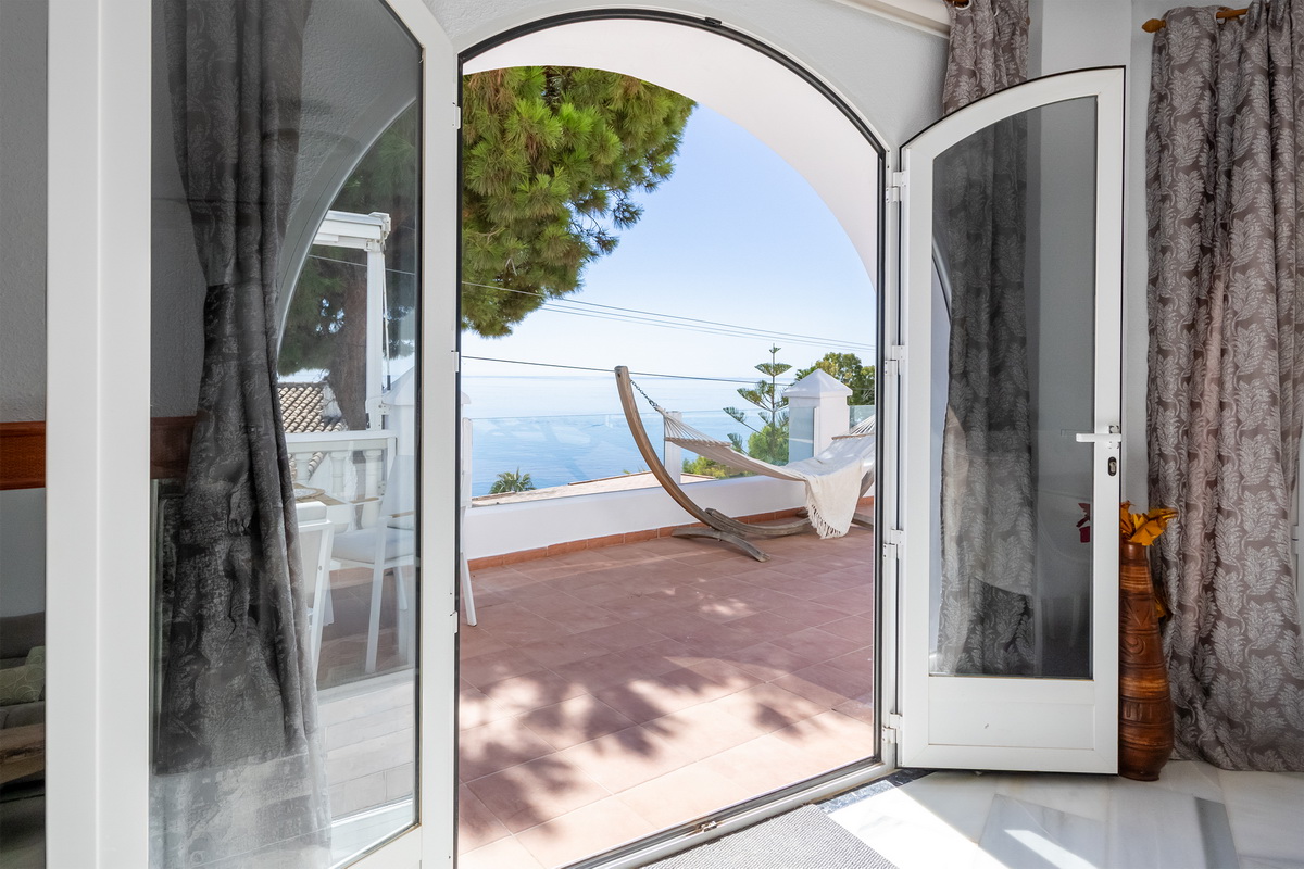 Chalet en venta con piscina en Almuñécar, Los Pinos
