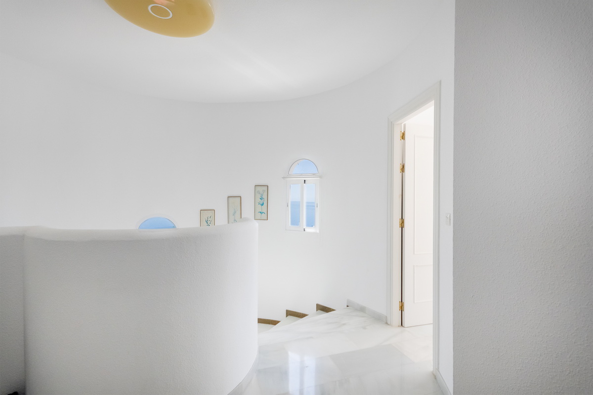 Chalet en venta con piscina en Almuñécar, Los Pinos
