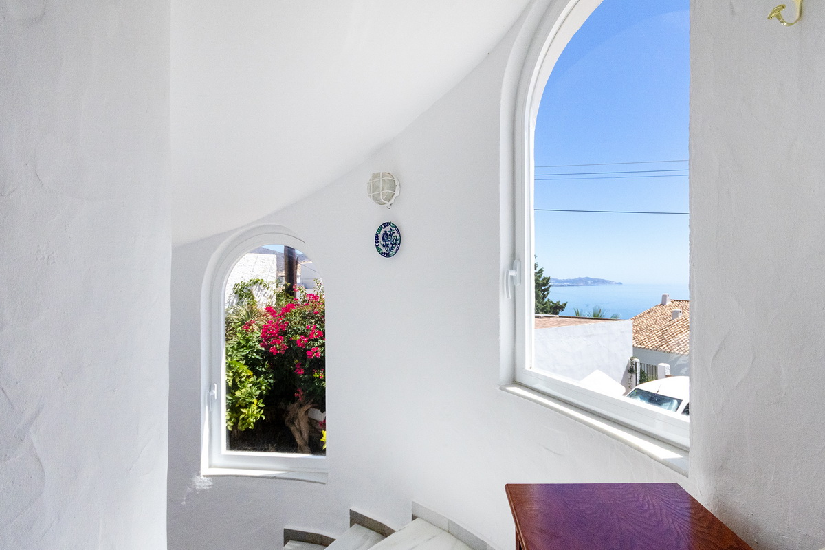 Chalet en venta con piscina en Almuñécar, Los Pinos