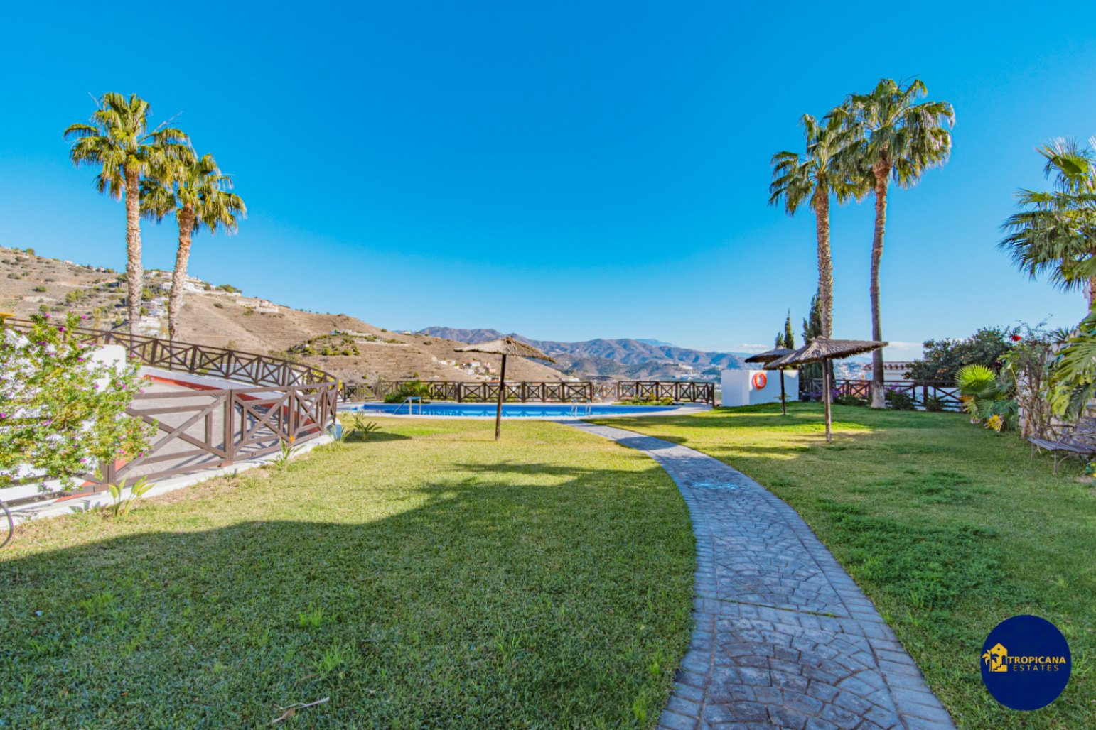 Apartamento en venta de 3 dormitorios en Cotobro, Almuñécar
