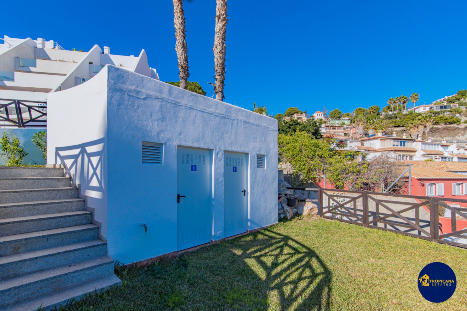 Apartamento en venta de 3 dormitorios en Cotobro, Almuñécar
