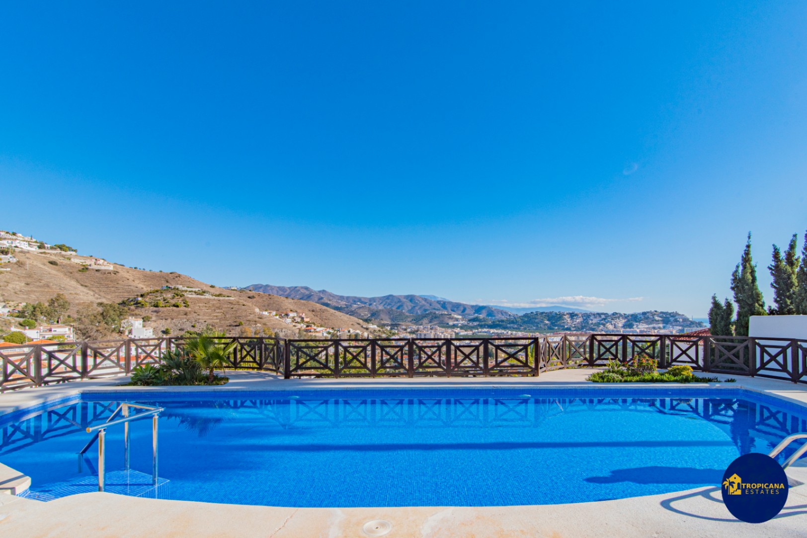 Apartamento en venta de 3 dormitorios en Cotobro, Almuñécar