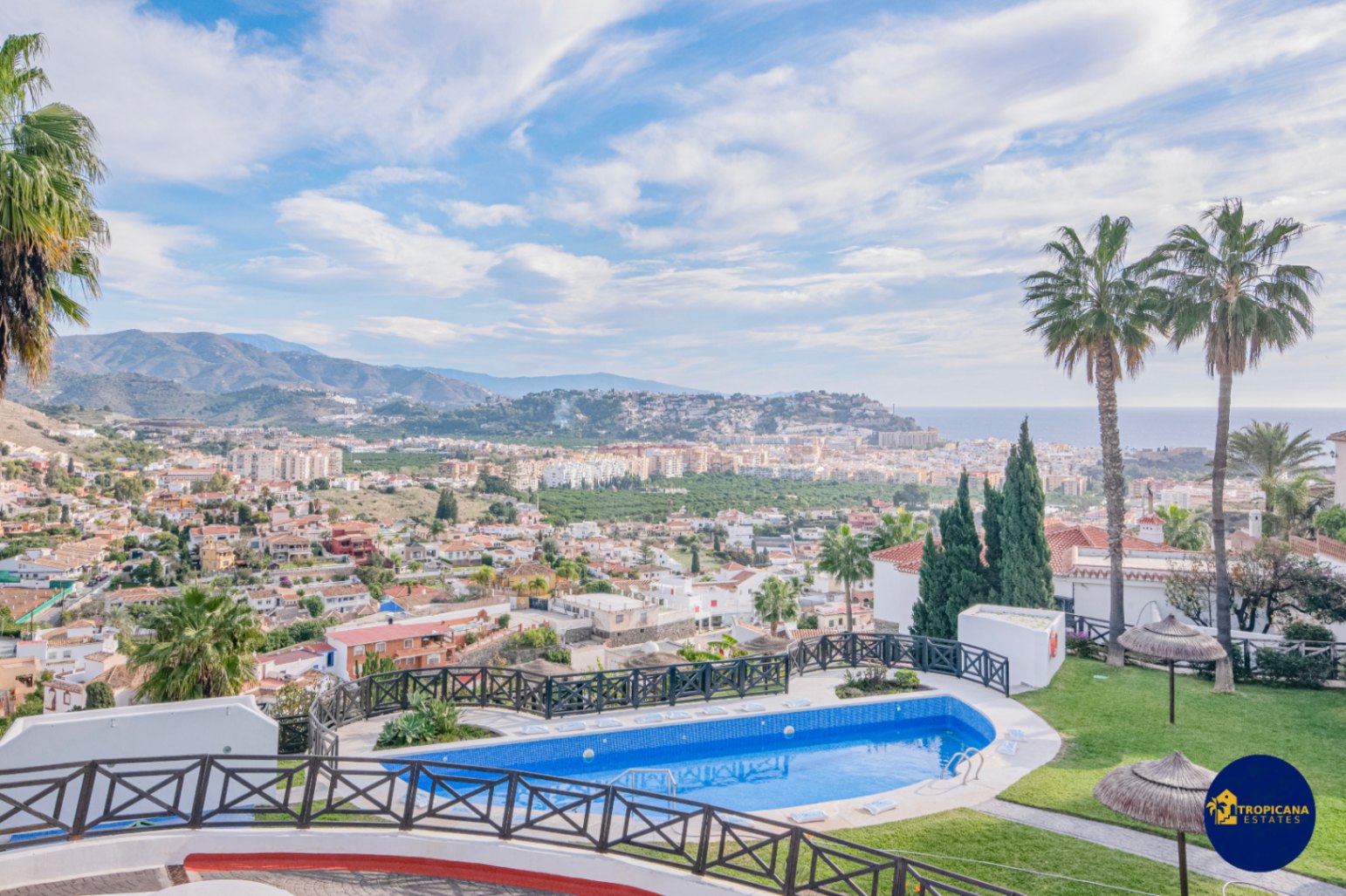Apartamento en venta de 3 dormitorios en Cotobro, Almuñécar