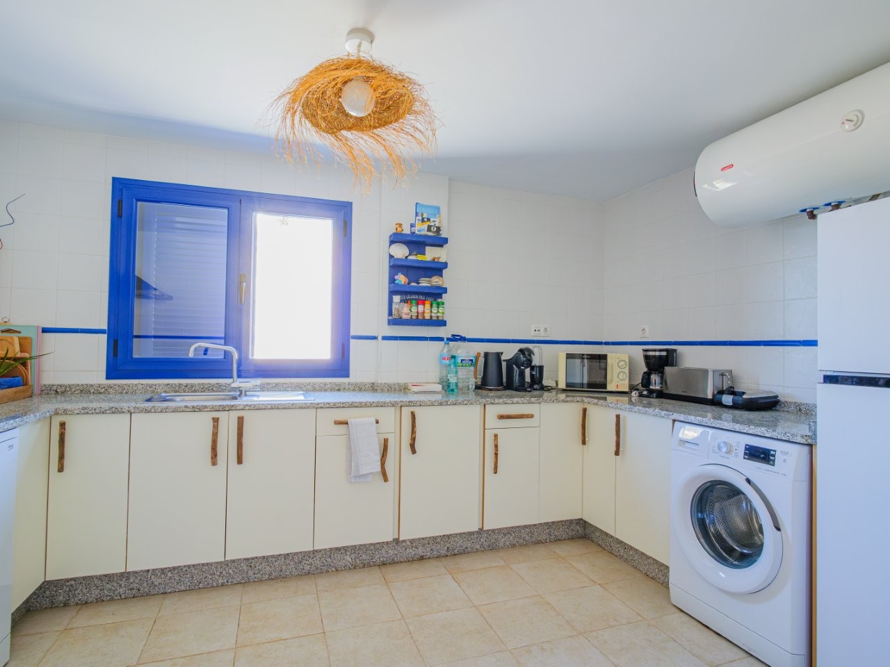 Apartamento en venta de 3 dormitorios en Cotobro, Almuñécar