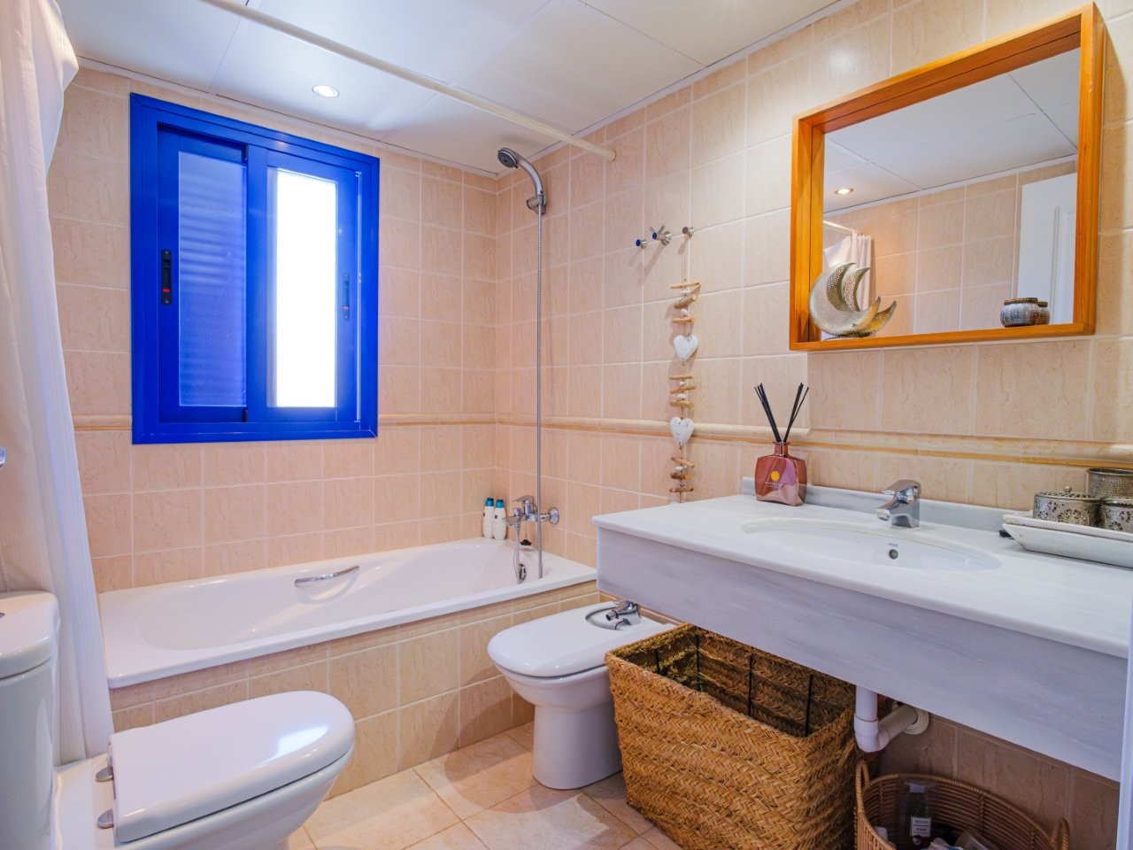 Apartamento en venta de 3 dormitorios en Cotobro, Almuñécar