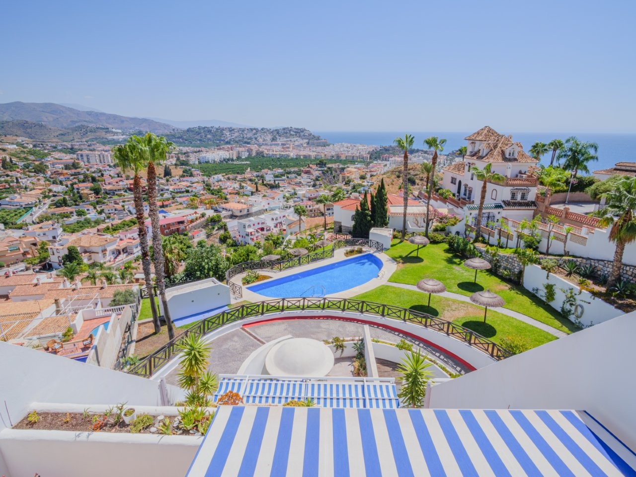 Apartamento en venta de 3 dormitorios en Cotobro, Almuñécar