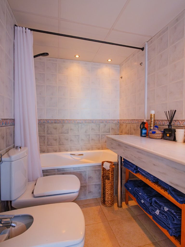 Apartamento en venta de 3 dormitorios en Cotobro, Almuñécar