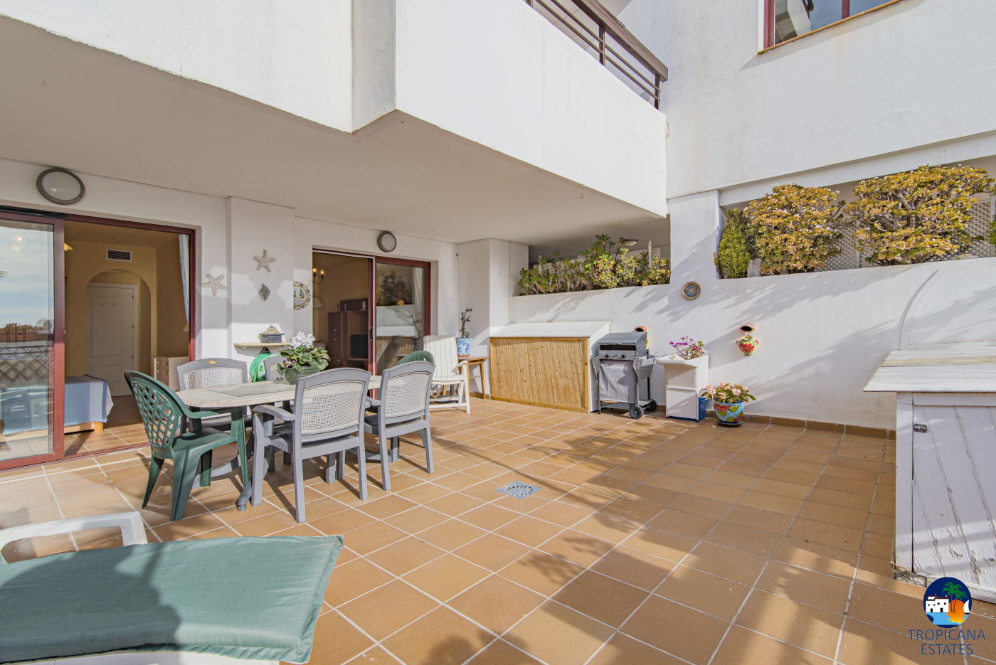 2 BEDROOM APARTMENT WITH HUGE TERRACE